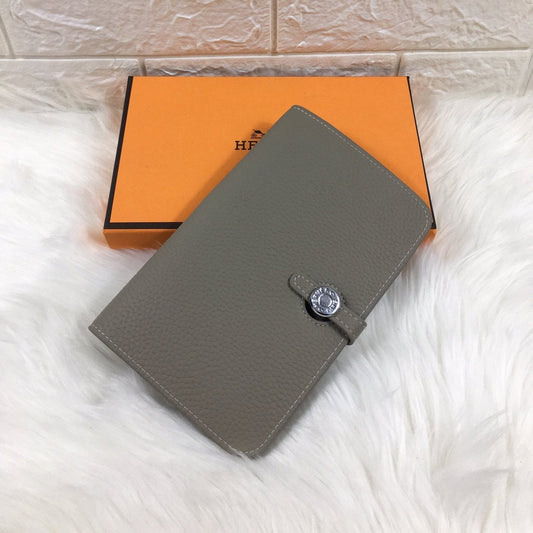 HM Dogon Wallet 20 Taupe Grained Calfskin