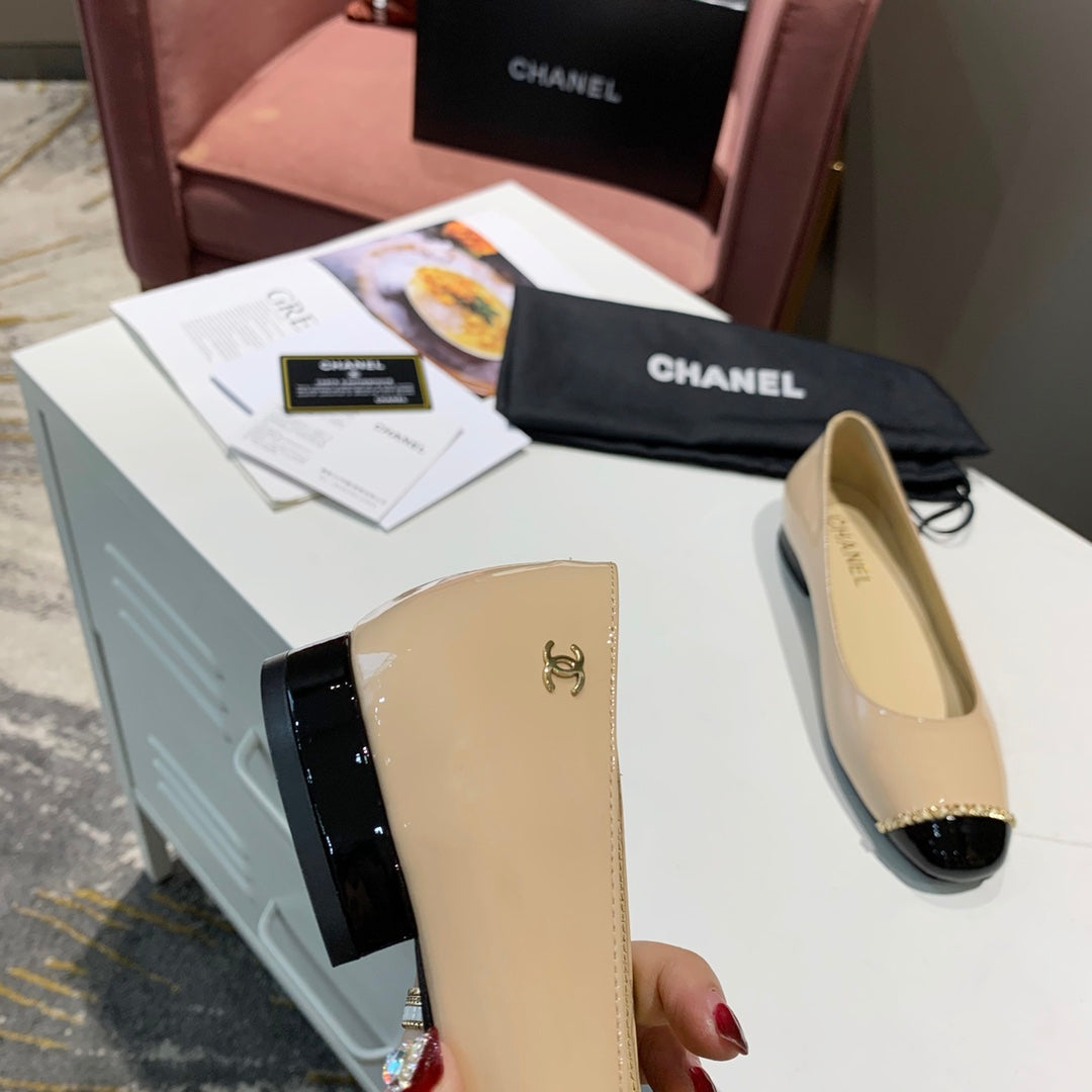 CC 26s Ballet Flat Black Beige Patent Leather 868440