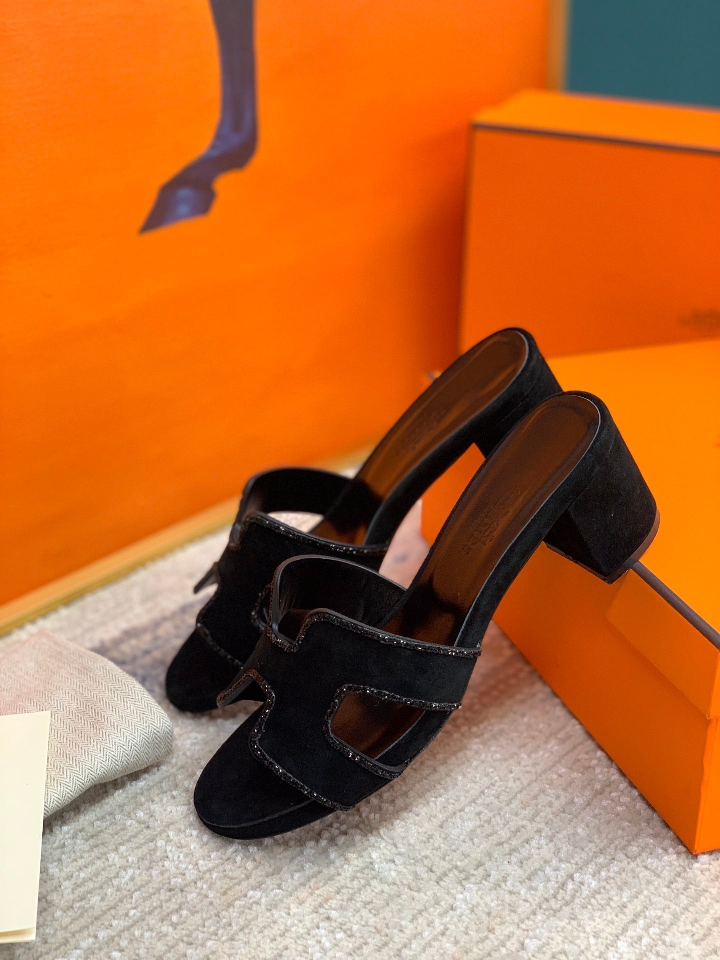 HM Oasis Sandals Black Suede Cowhide 546280