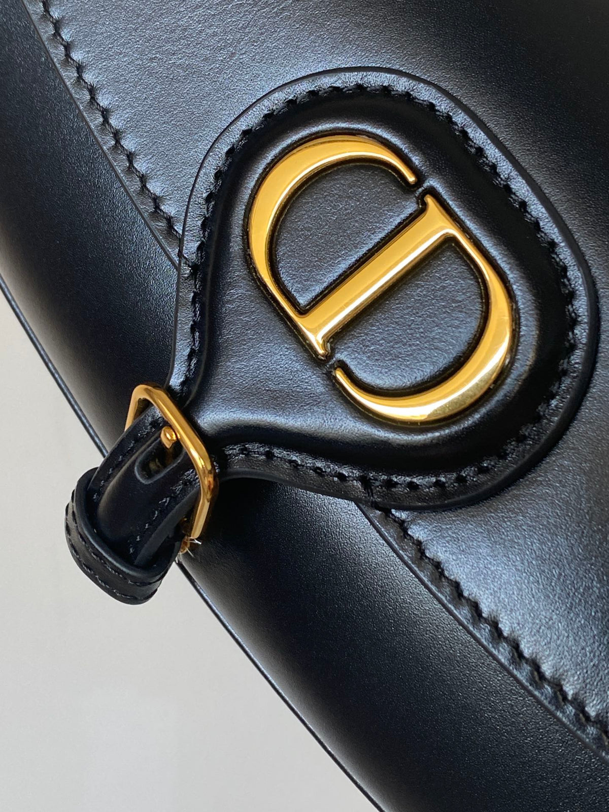 BOBBY EAST-WEST 22 BAG CALFSKIN