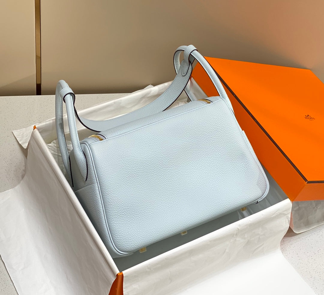 HM LINDY 26 BAG PASTEL BLUE TAURILLON CLEMENCE LEATHER