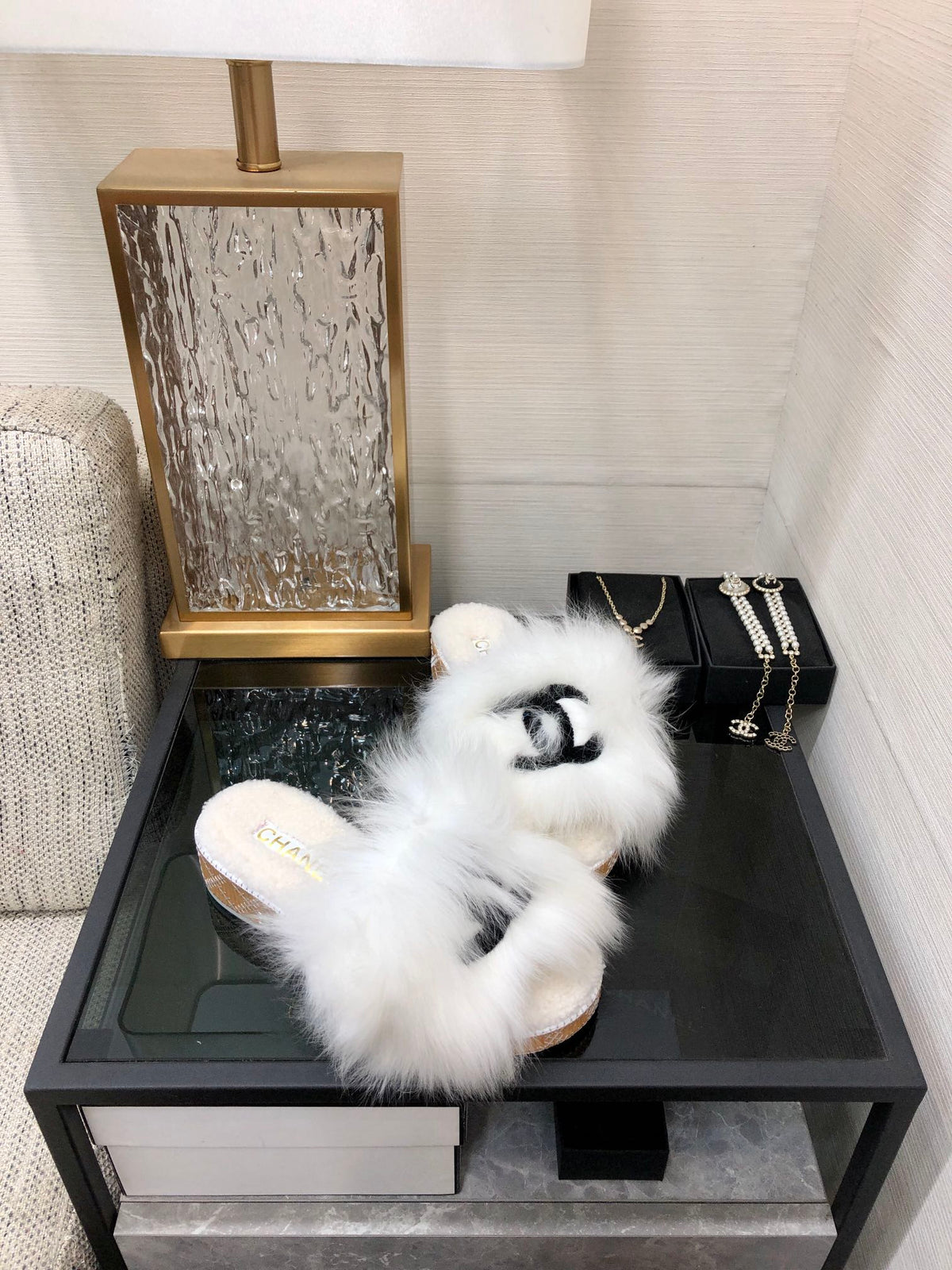 CC 26s Logo Slides White Shearing Leather 970161