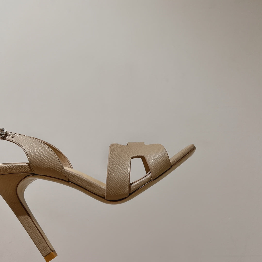 HM Holy 105 Sandal In Bisque Beige Grained Calfskin