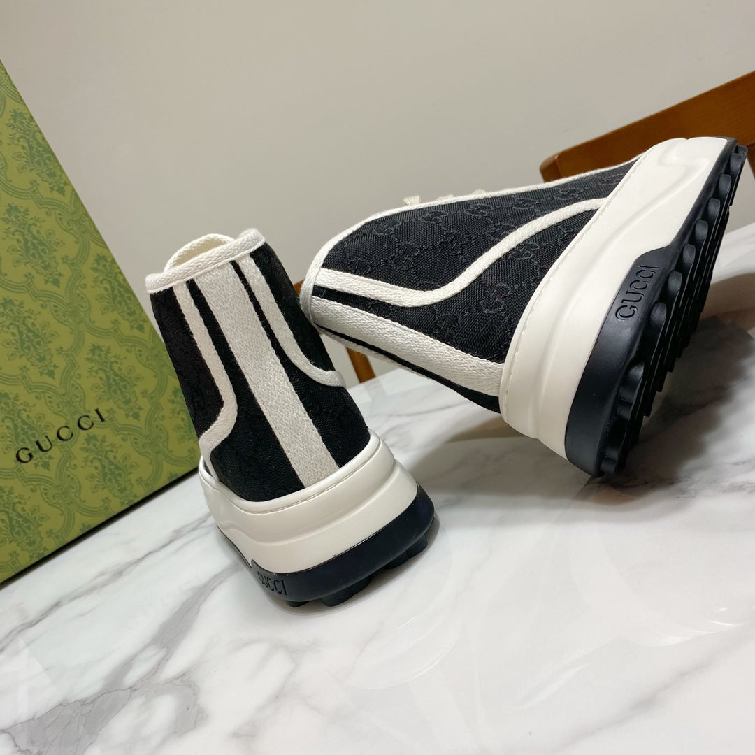 GG 26SS Platform Sneaker Black Monogram Canvas 640599
