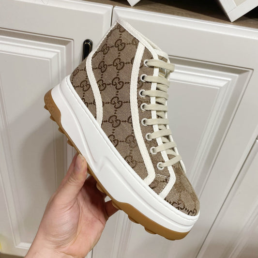 GG 26SS Platform Sneaker Beige White Monogram Canvas 640600