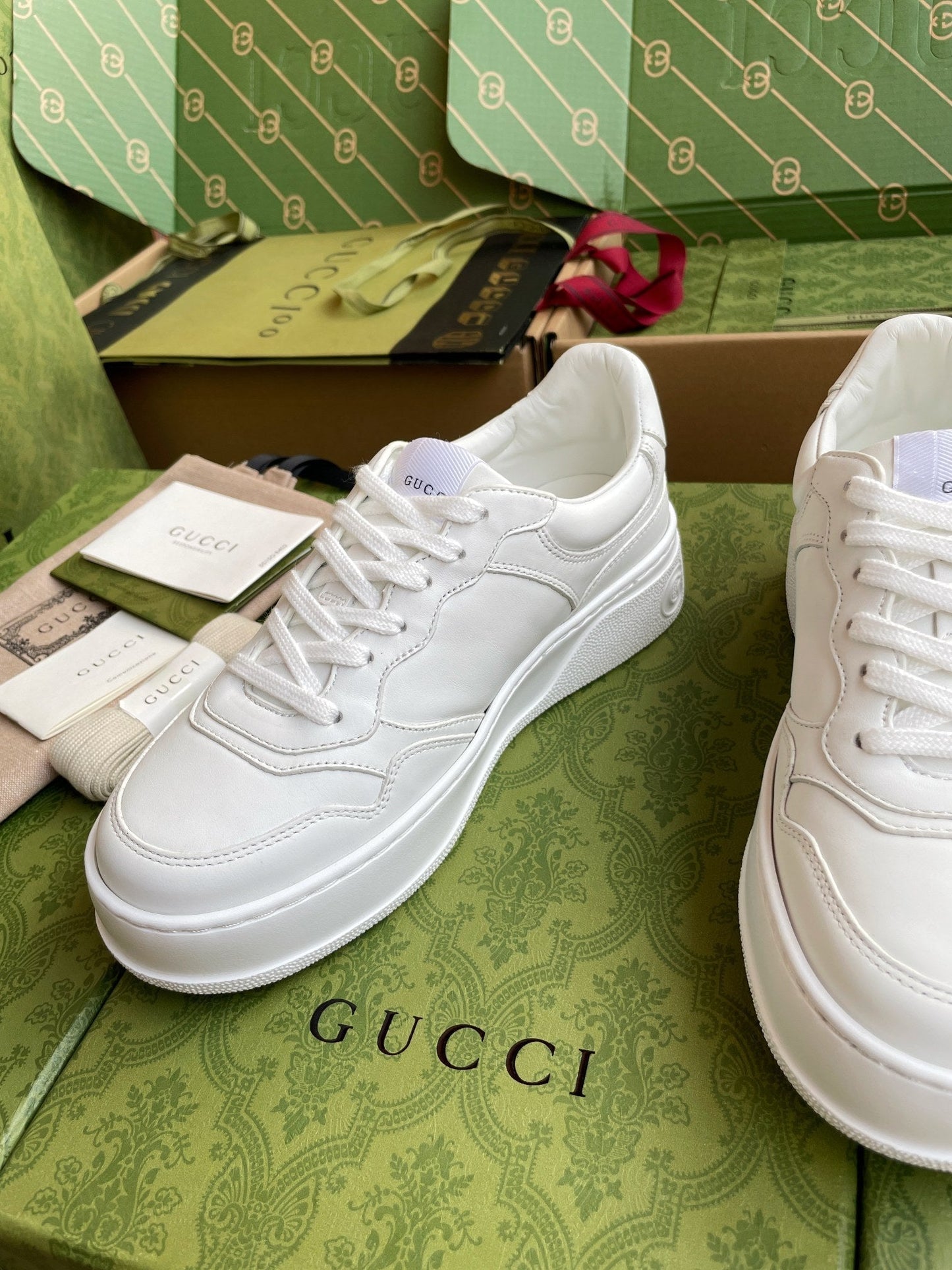 GG 26 Sneaker White Black Calfskin 632885