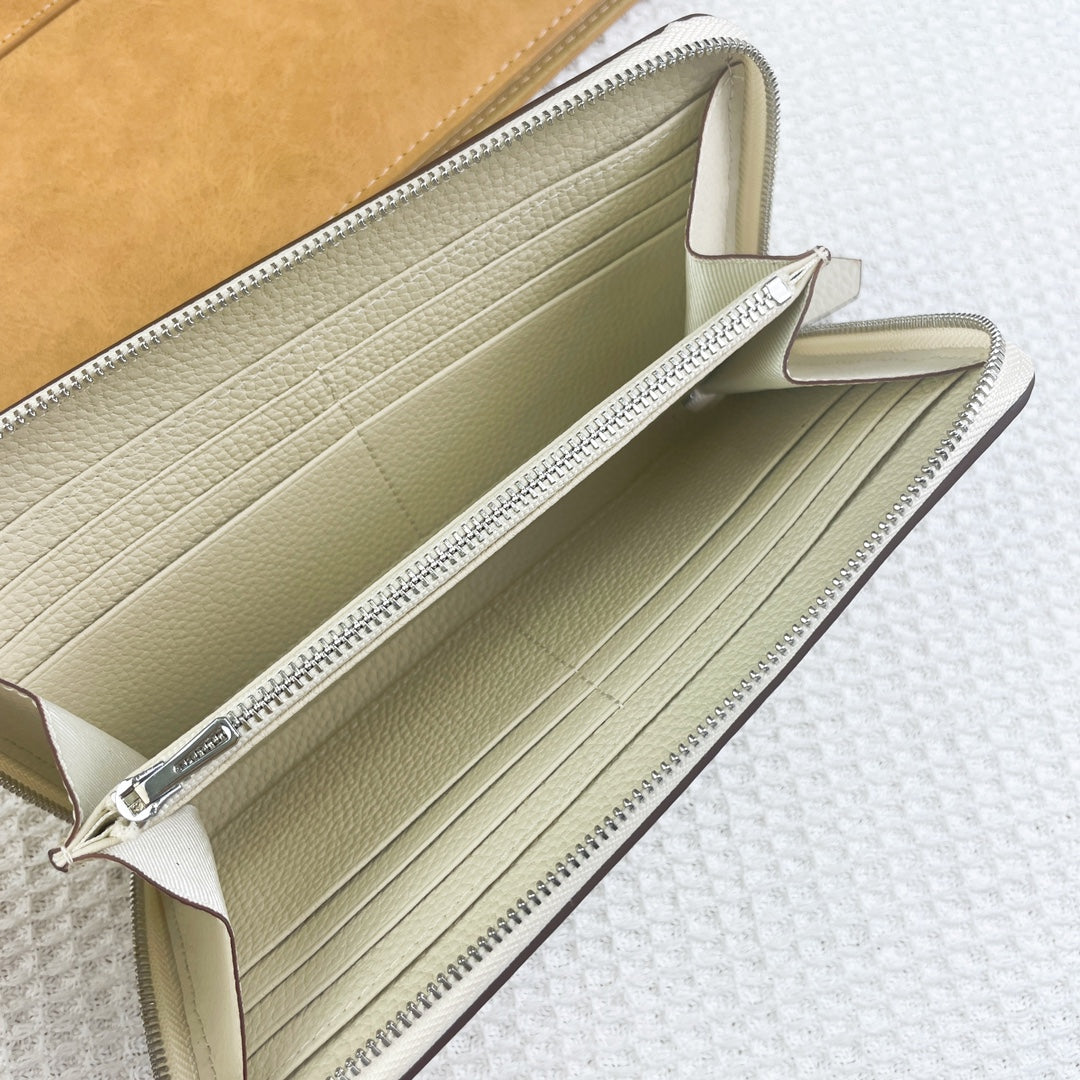 HM Silk'in Holed Classic Wallet 20 Cream Grained Calfskin