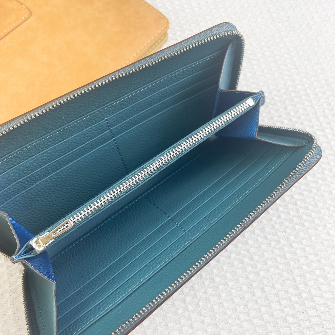 HM Silk'in Holed Classic Wallet 20 Cerulean Grained Calfskin