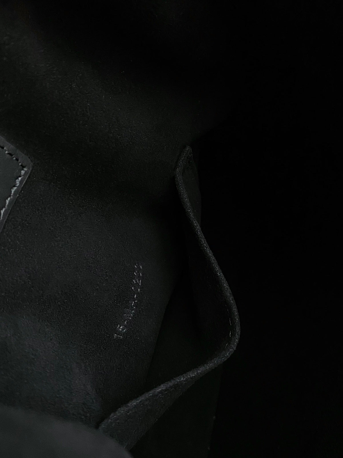 MEDIUM C'EST 24 CD-EMBOSSED CALFSKIN