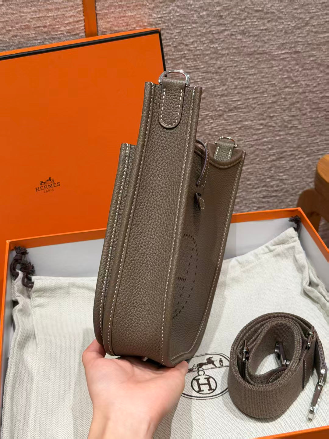 HM Evelyne 23cm Etoupe Togo SHW