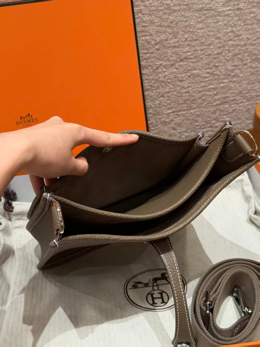 HM Evelyne 23cm Etoupe Togo SHW