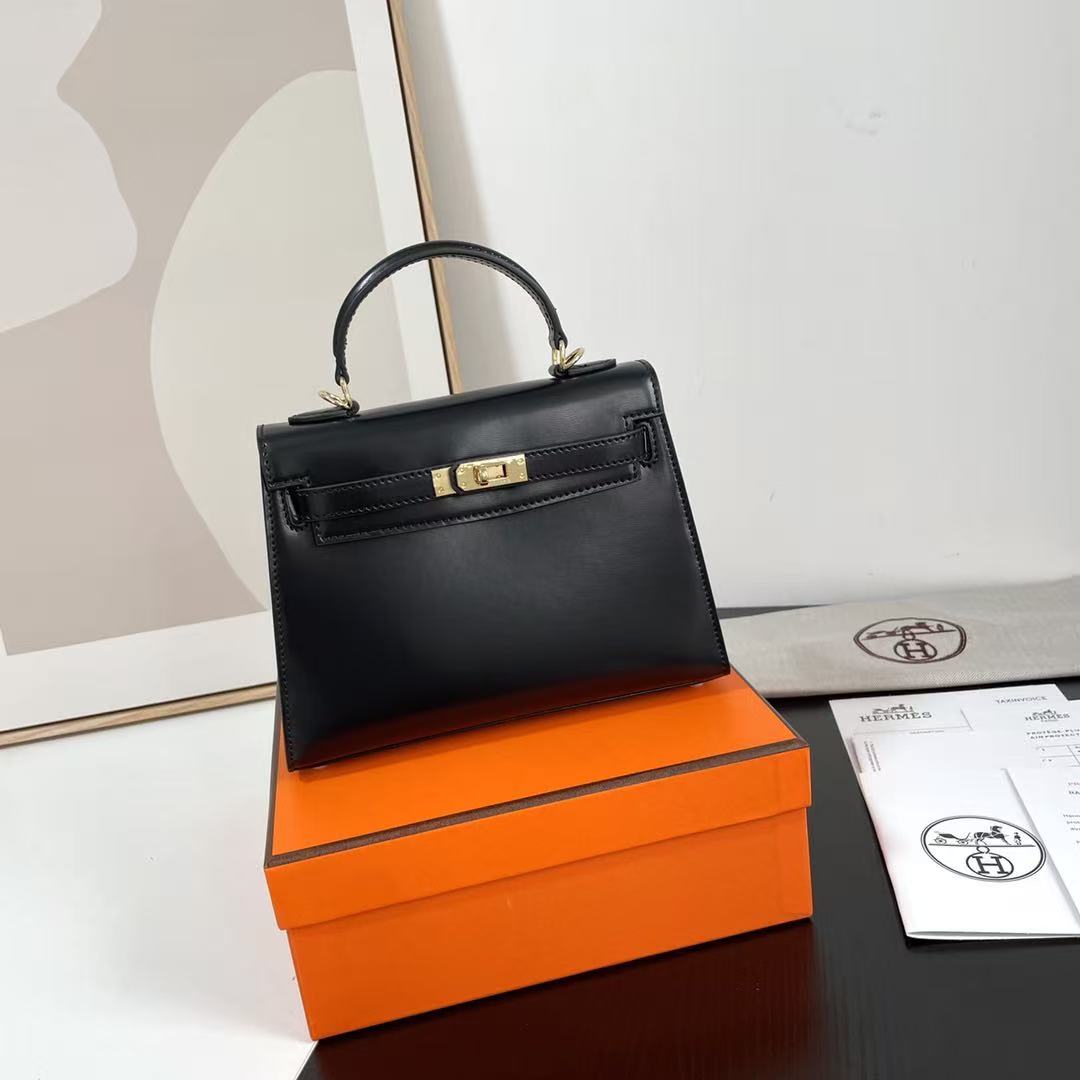 HM Kelly 25cm Glossy Cowhide GHW