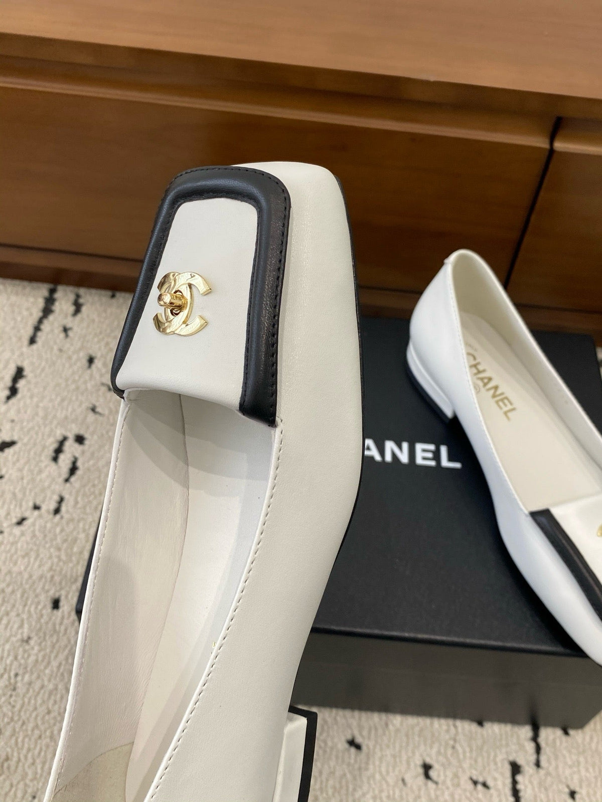 CC 26s Ballet Flat 2cm Ivory And Black Lambskin