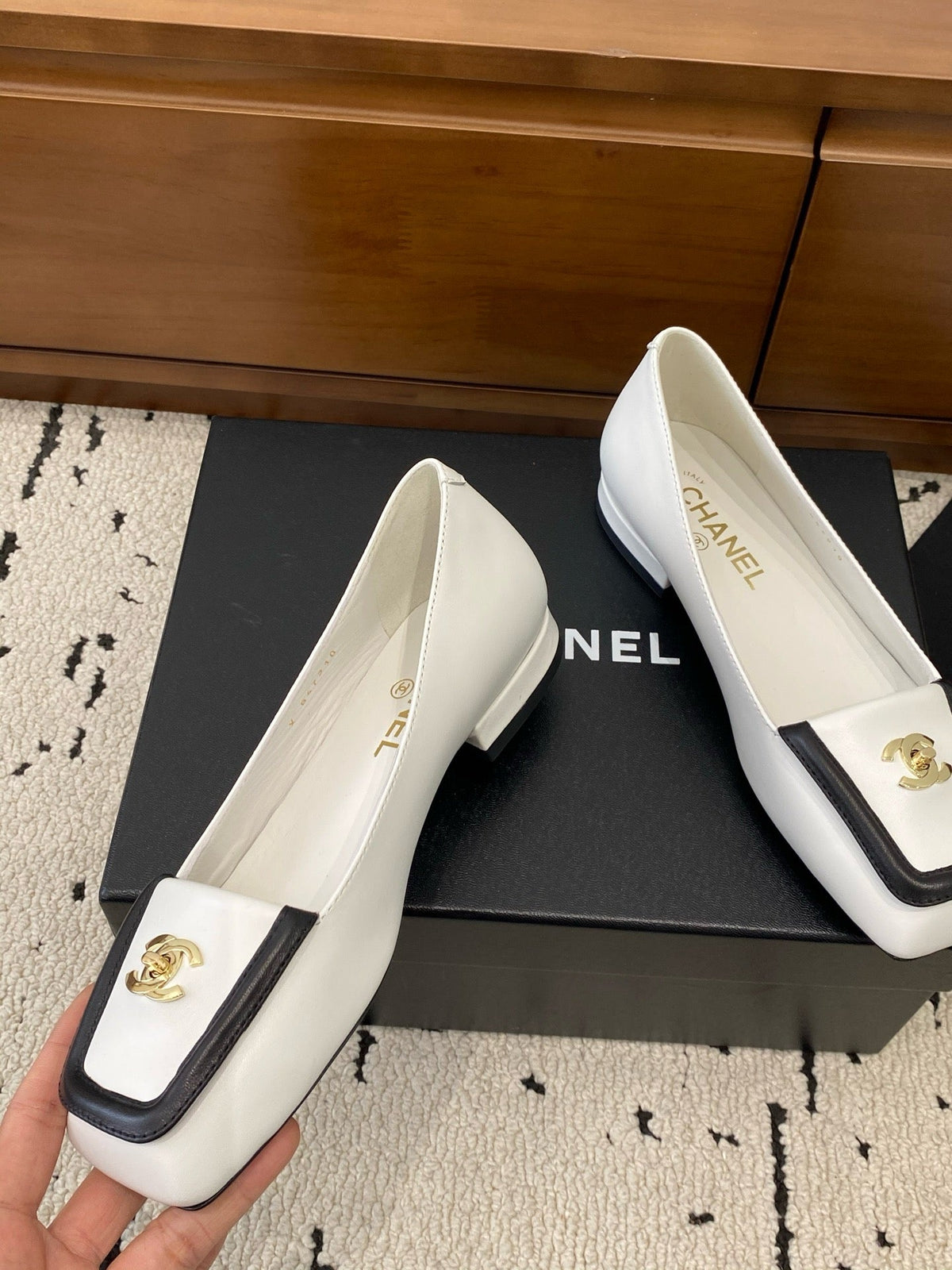 CC 26s Ballet Flat 2cm Ivory And Black Lambskin