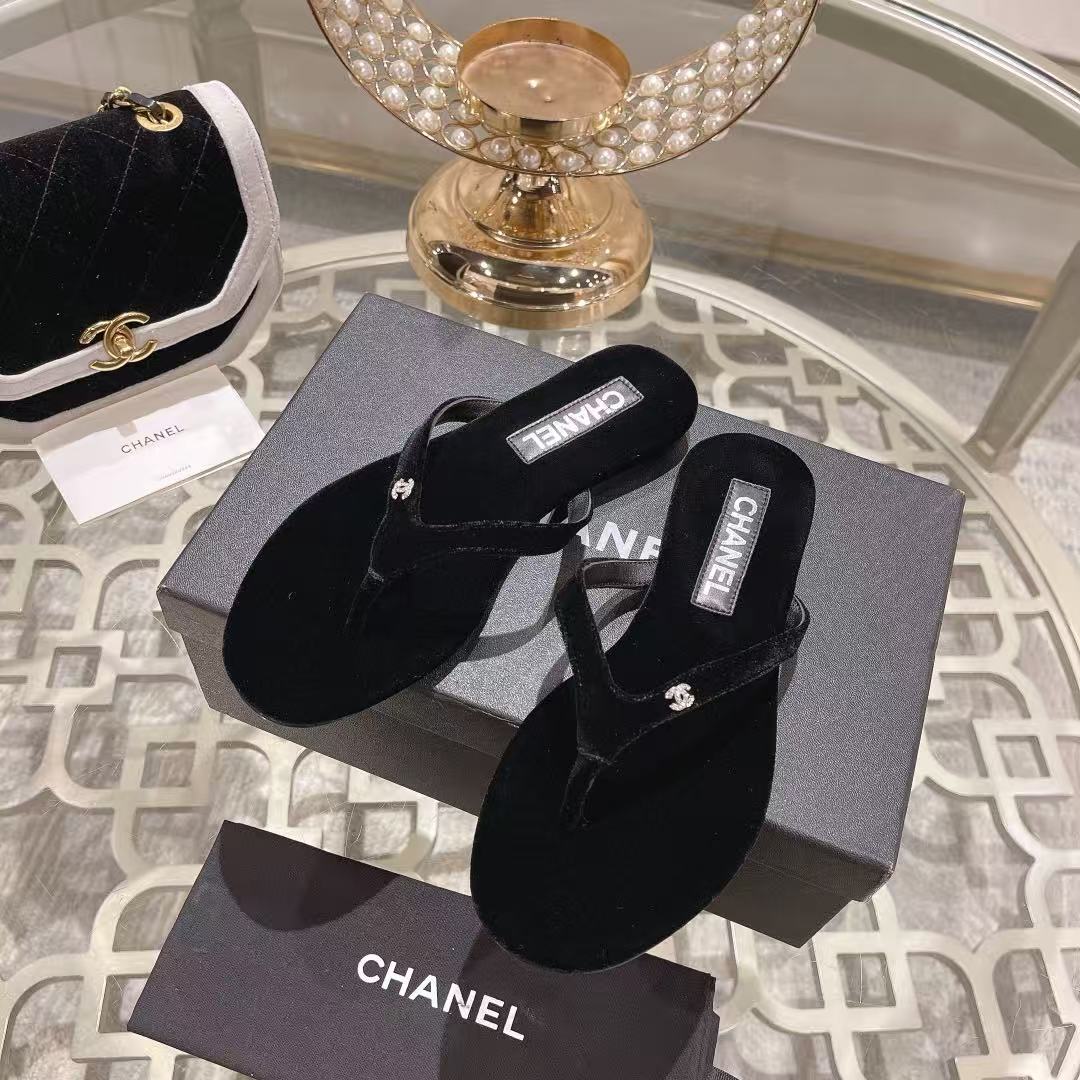 CC 26s Thong Slides Black Suede
