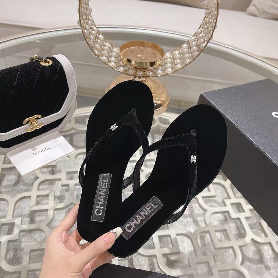 CC 26s Thong Slides Black Suede