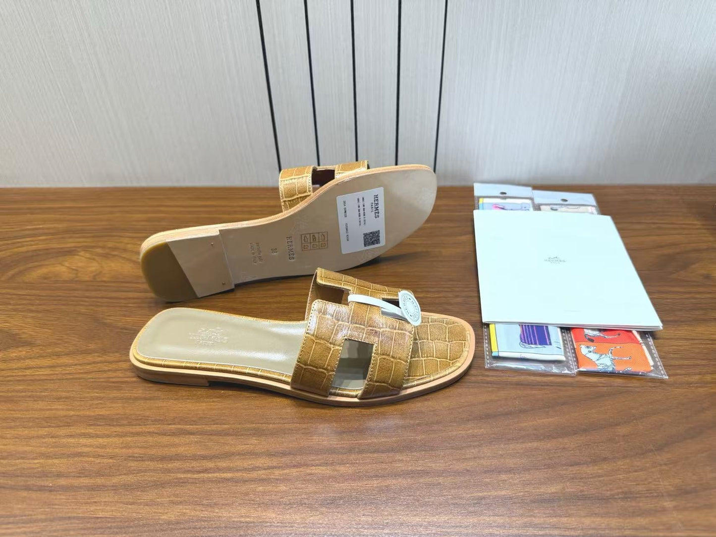 HM 26s Oran Slides Wood Crocodile-Embossed Leather