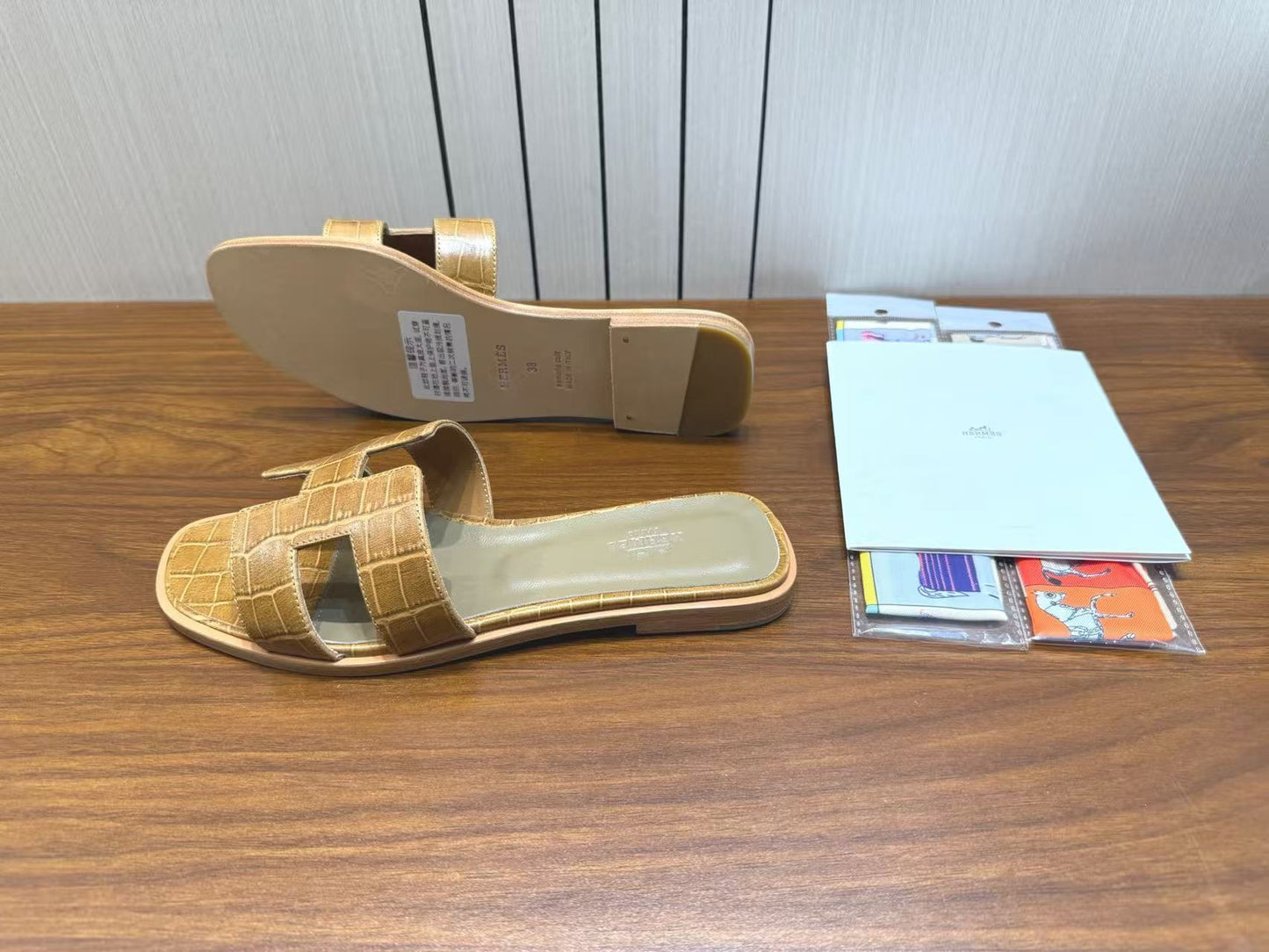 HM 26s Oran Slides Wood Crocodile-Embossed Leather