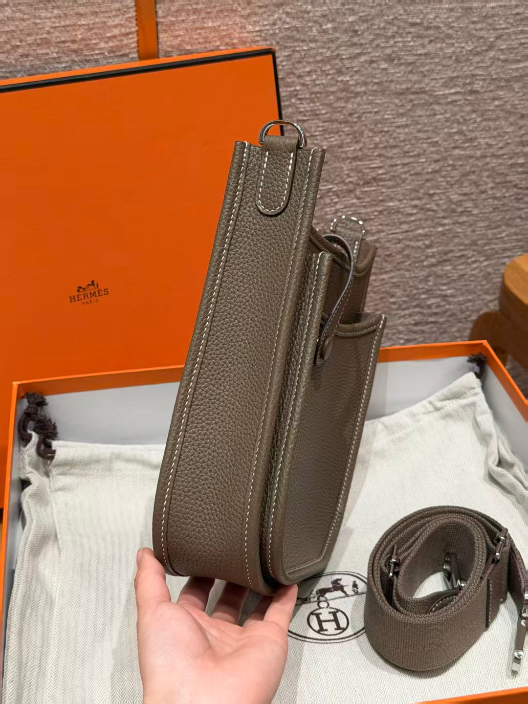 HM Evelyne 23cm Etoupe Togo SHW