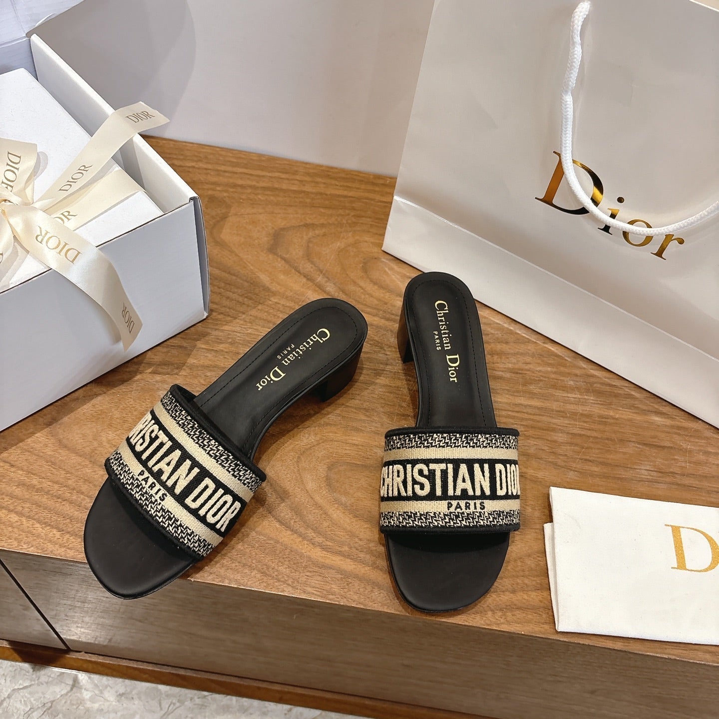 CD 26s Embroidered Sandals 45 Canvas Cowhide 685519