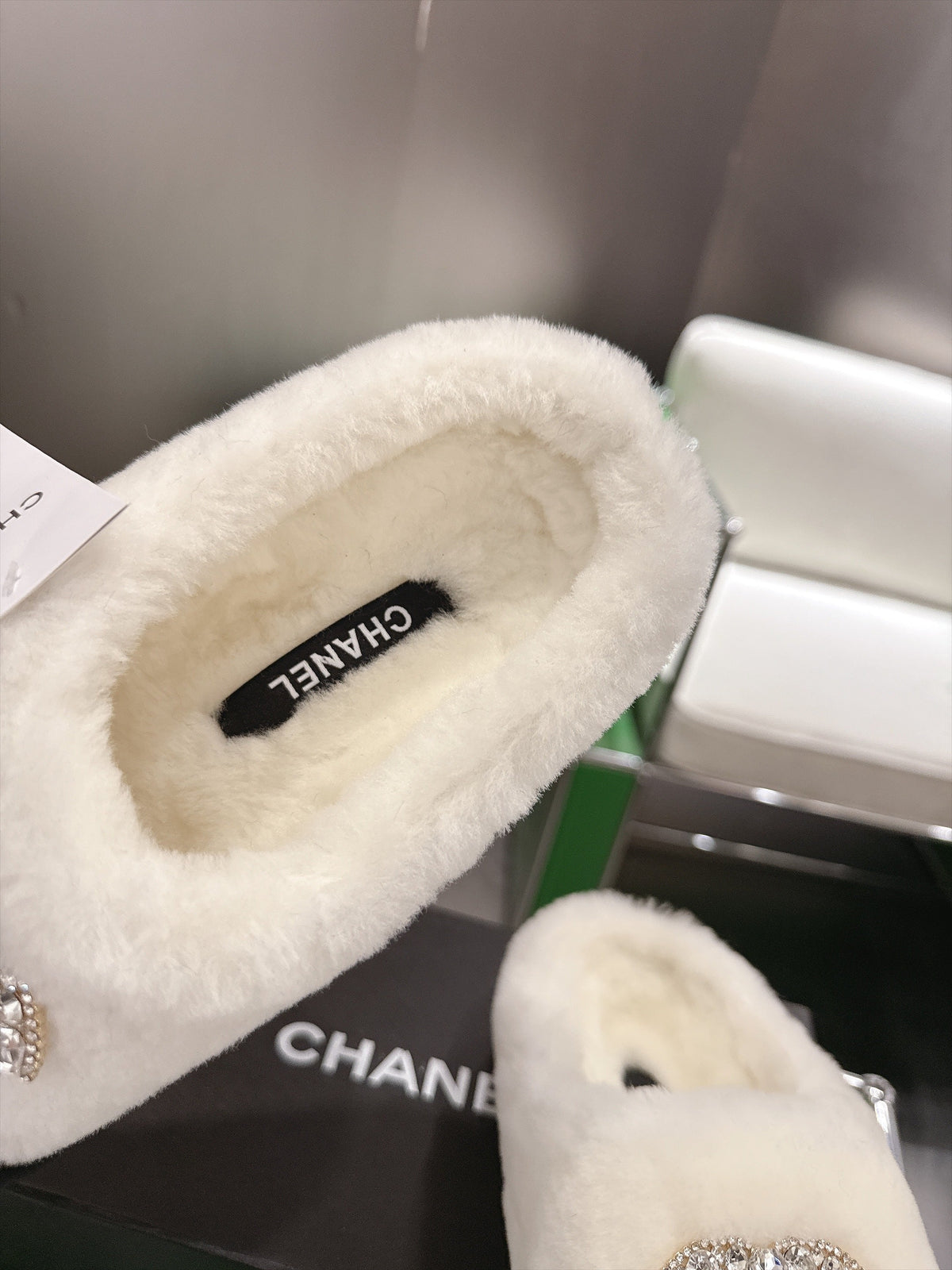 CC 26s Slippers Black White Fur 999411