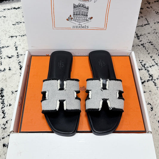 HM 26ss Oran Sandals Black White Canvas Cowhide 617213