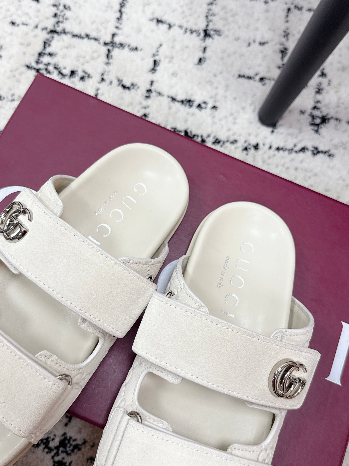 GG 26SS Sandals White Suede Sheepskin 641462