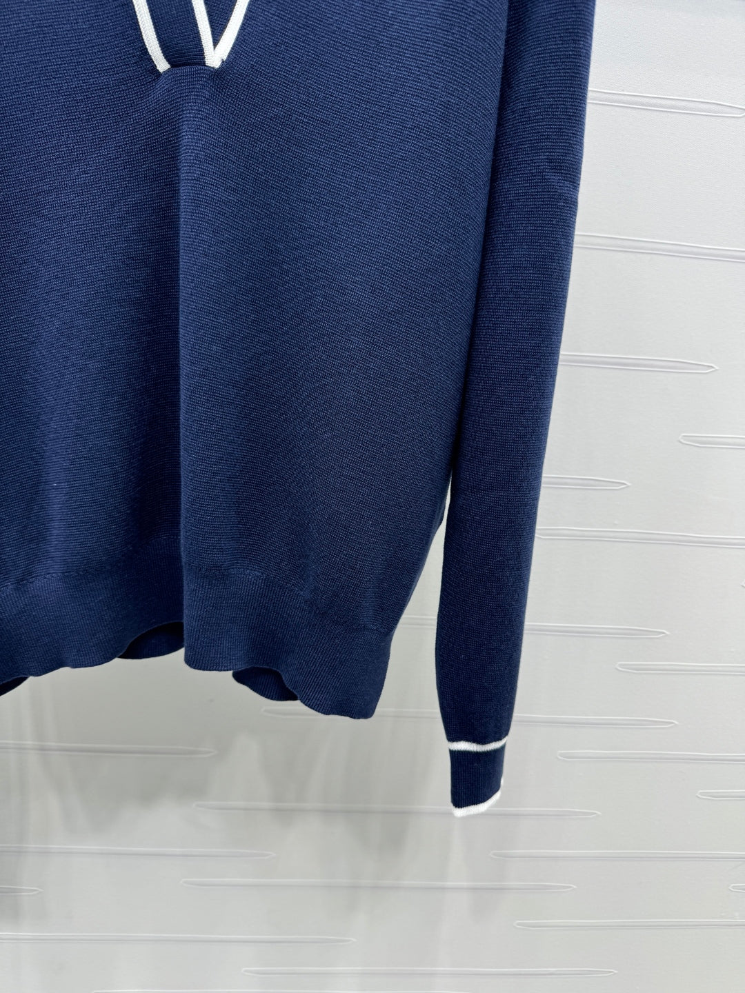 Gucci V-Neck Long-Sleeve Knit Sweater 274823
