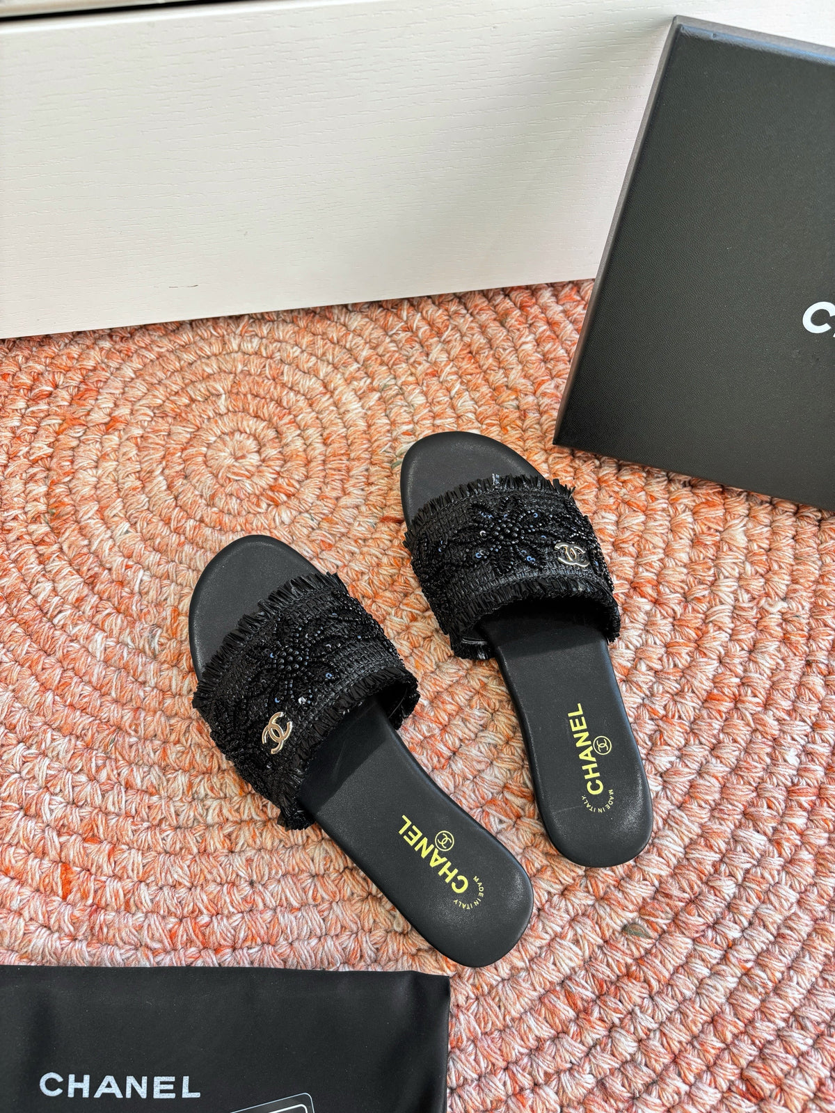 CC 26s Slippers Black Fabric Sheepskin 648230