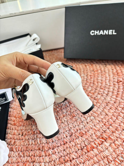 CC 26s Mary Jane Sandals White Black Sheepskin 648192