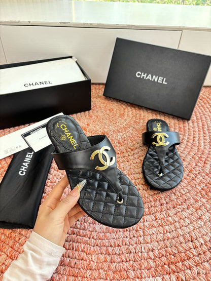 CC 26s Thong Sandals Black Sheepskin 648259