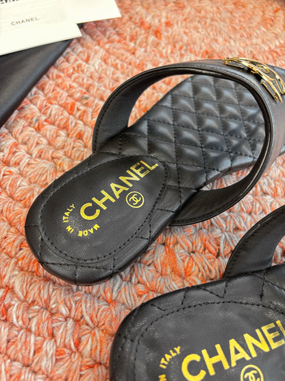 CC 26s Thong Sandals Black Sheepskin 648259