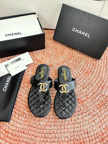 CC 26s Thong Sandals Black Sheepskin 648259
