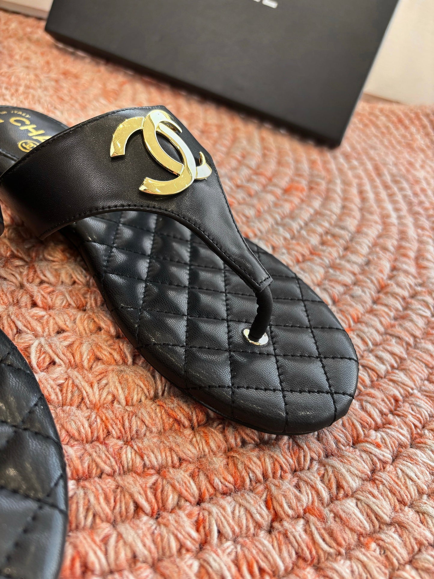 CC 26s Thong Sandals Black Sheepskin 648259