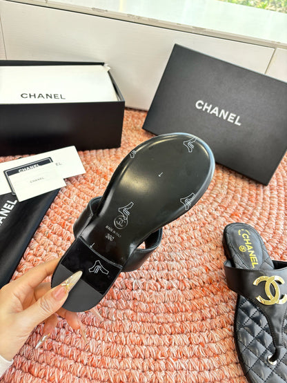CC 26s Thong Sandals Black Sheepskin 648259