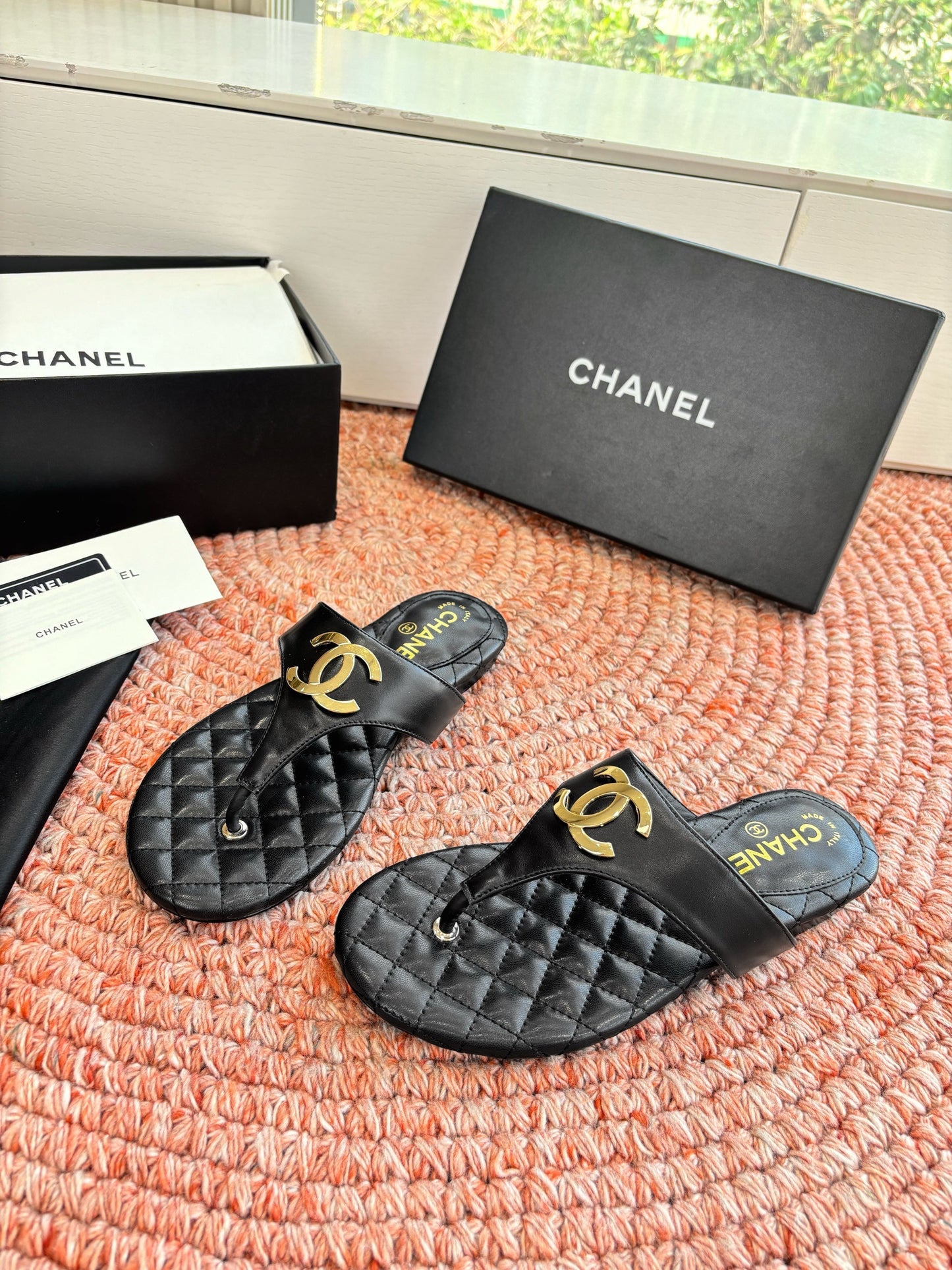 CC 26s Thong Sandals Black Sheepskin 648259