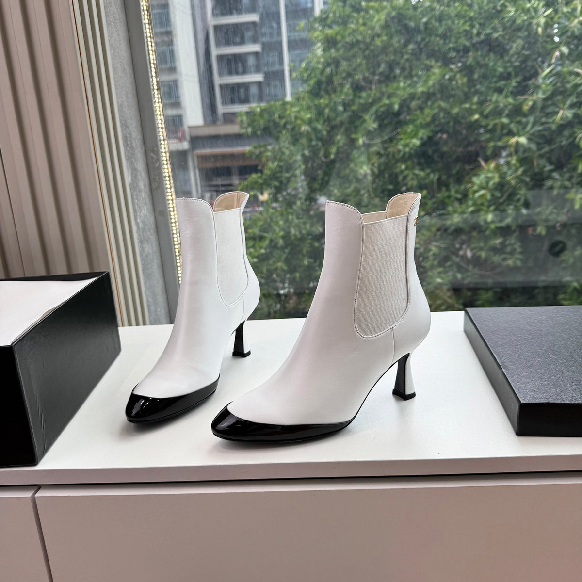 CC 26s Boot Black White Lambskin Patent Leather 916015