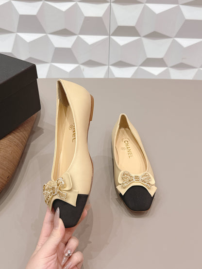 CC 26s Ballet Flats Beige Black Sheepskin 650292