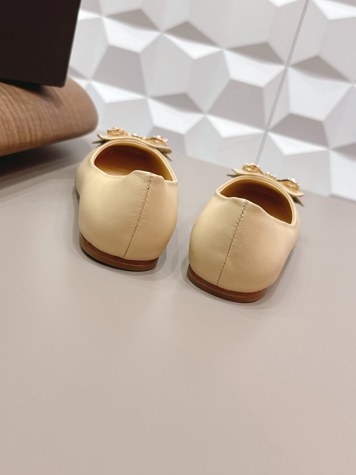 CC 26s Ballet Flats Beige Black Sheepskin 650292