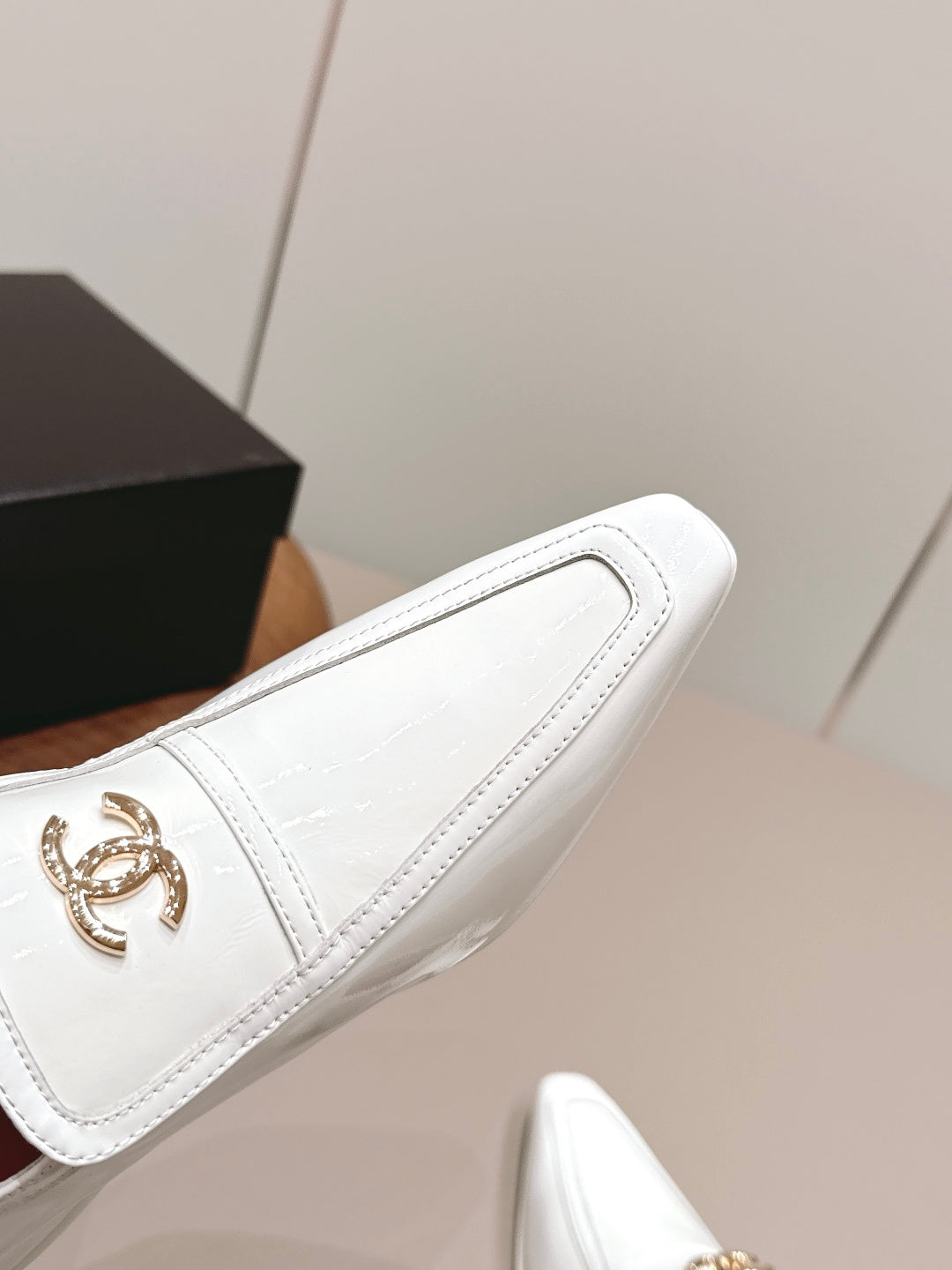 CC 26s Square-Toe Buckle Loafer 3cm White Leather 816296