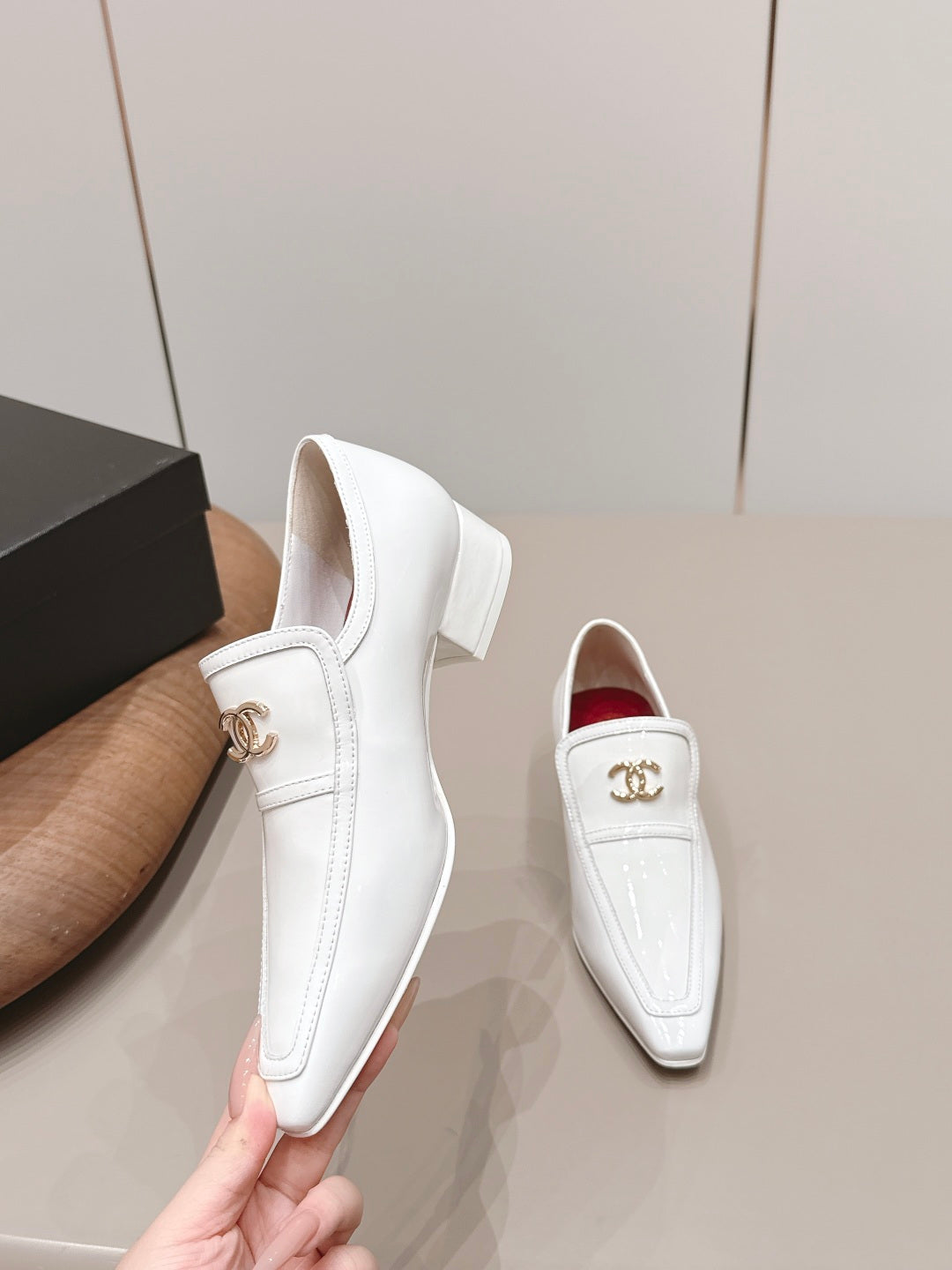 CC 26s Square-Toe Buckle Loafer 3cm White Leather 816296