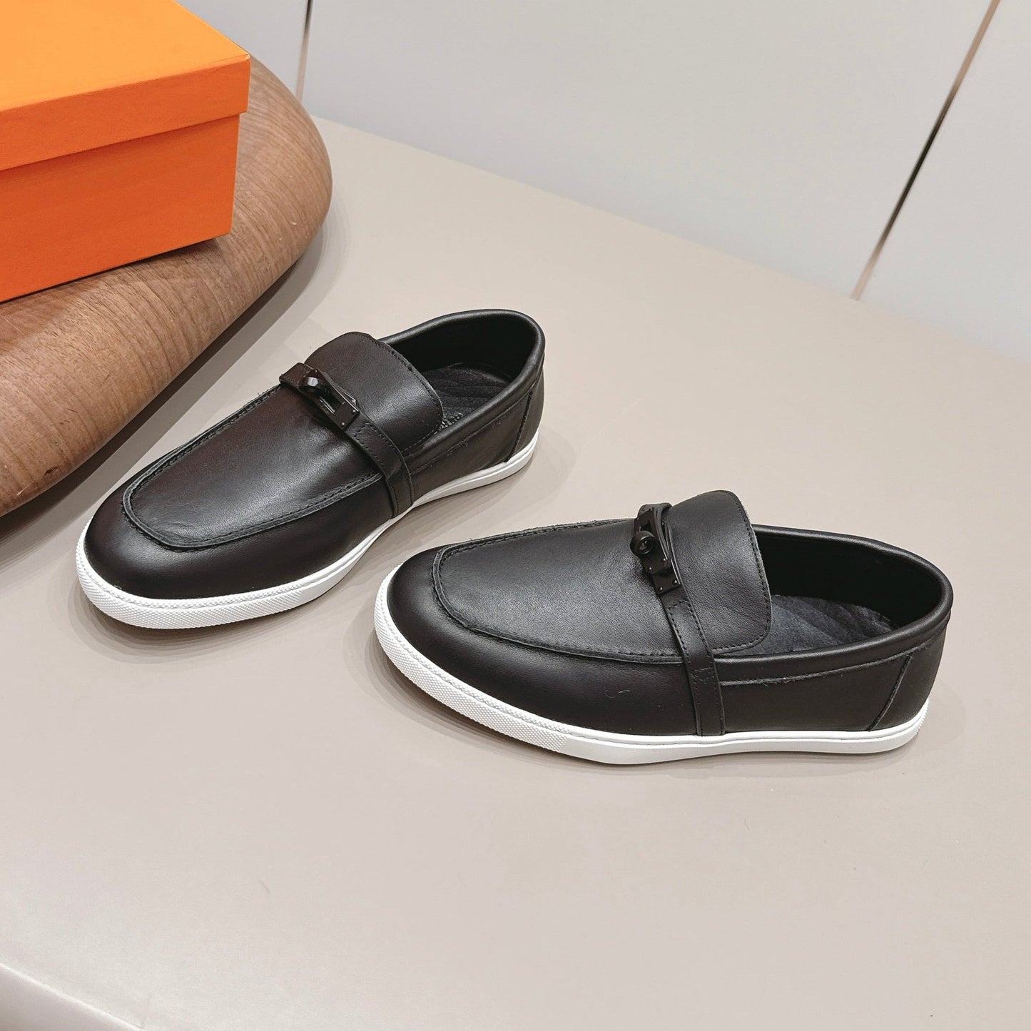 HM 26s Kelly Paris Loafers Black Shiny Calfskin Silver Hardware