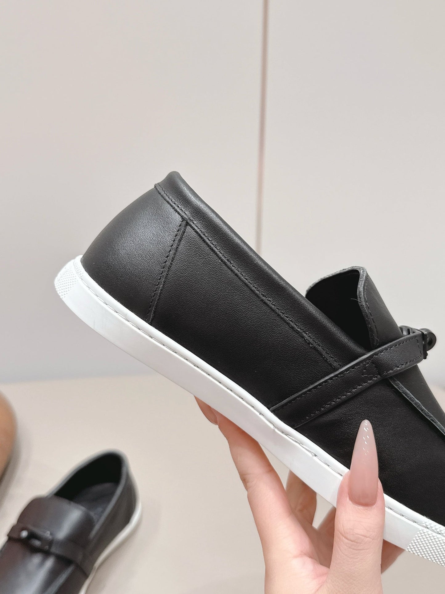 HM 26s Kelly Paris Loafers Black Shiny Calfskin Silver Hardware