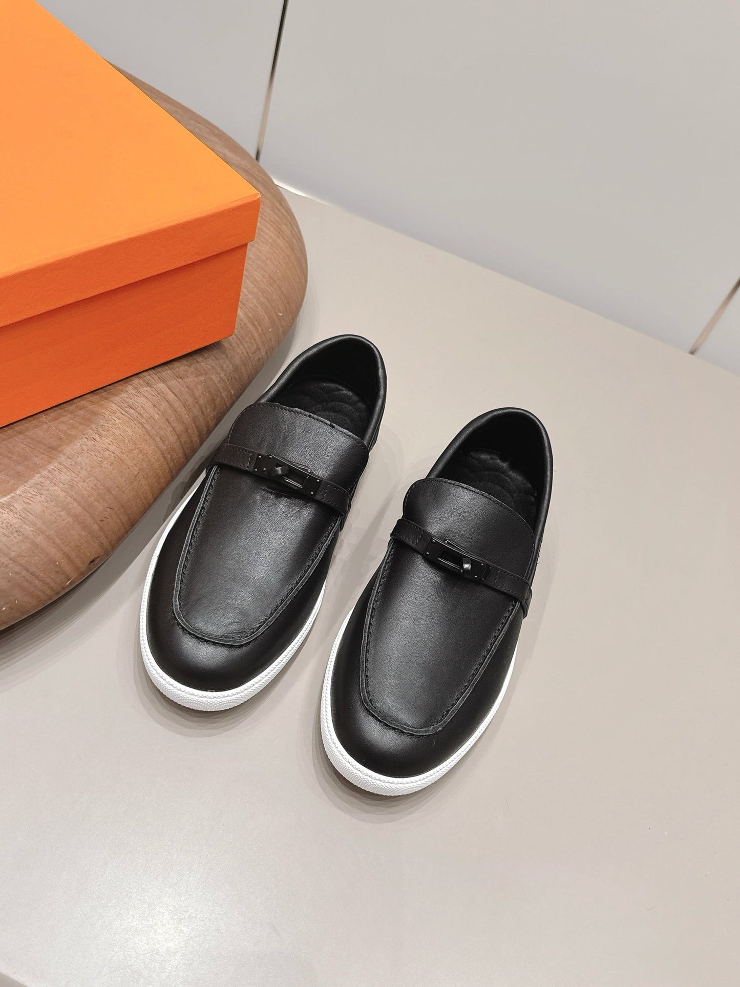 HM 26s Kelly Paris Loafers Black Shiny Calfskin Silver Hardware