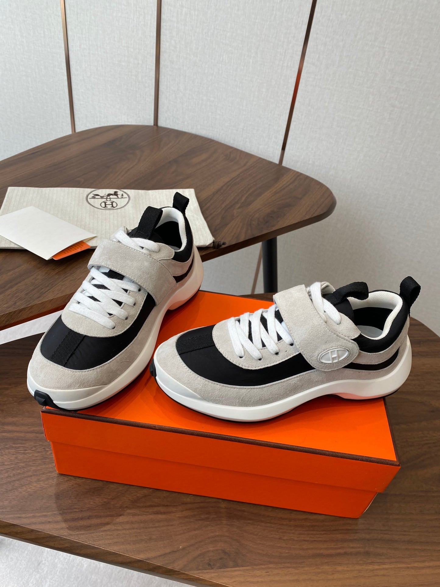 HM couple's sneakers white gray black rubber material