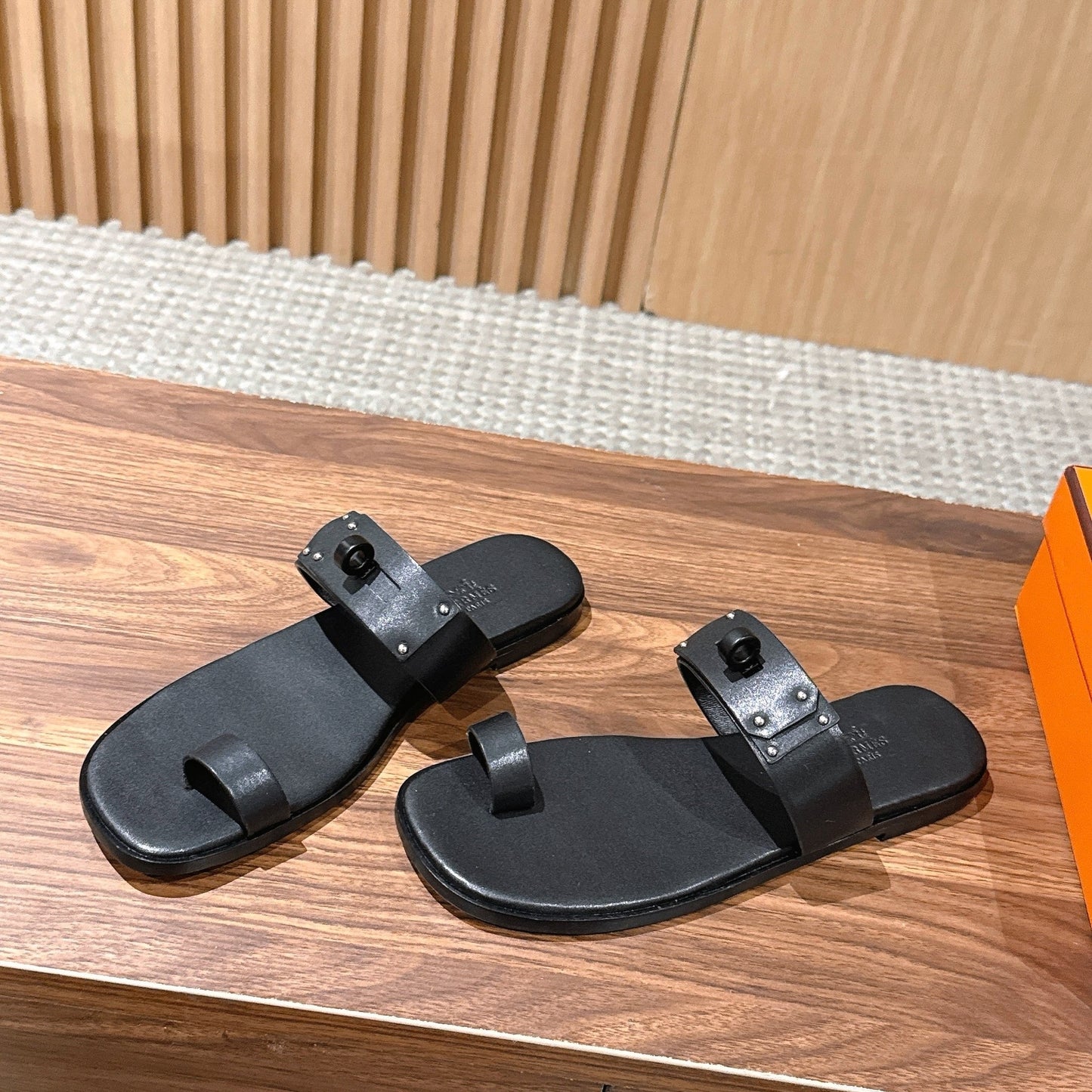 HM July Sandal Black Sheepskin 795944