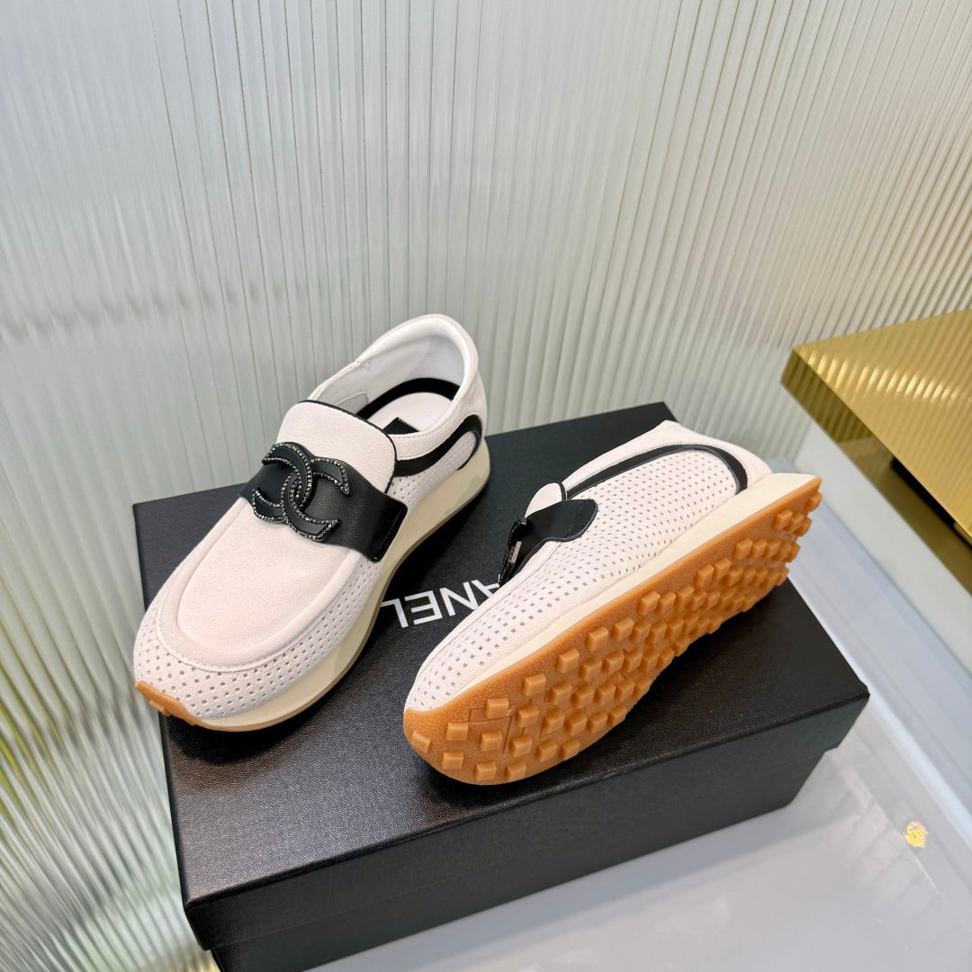 CC 26s Casual Sneakers Cream Suede 927082