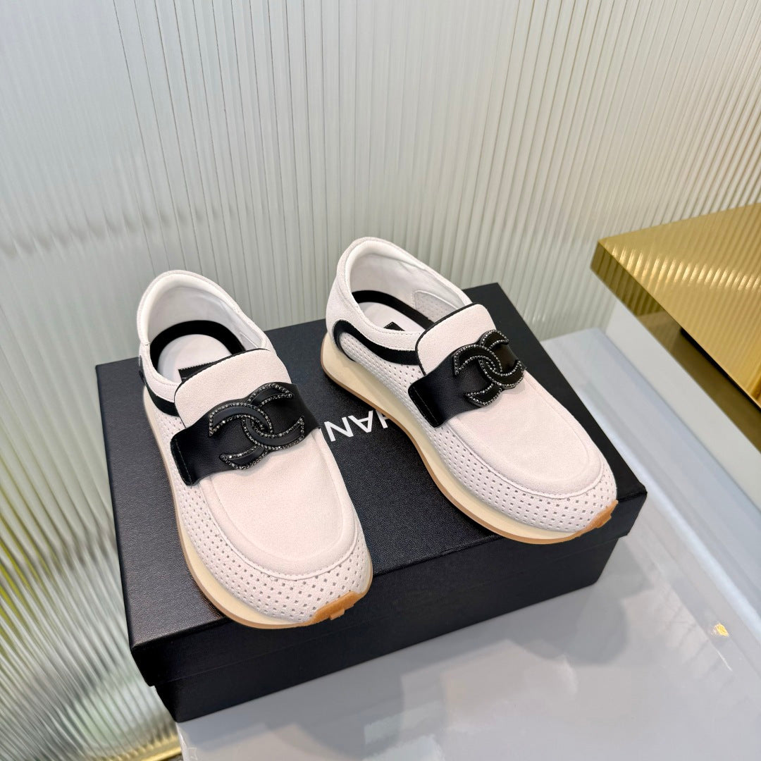 CC 26s Casual Sneakers Cream Suede 927082