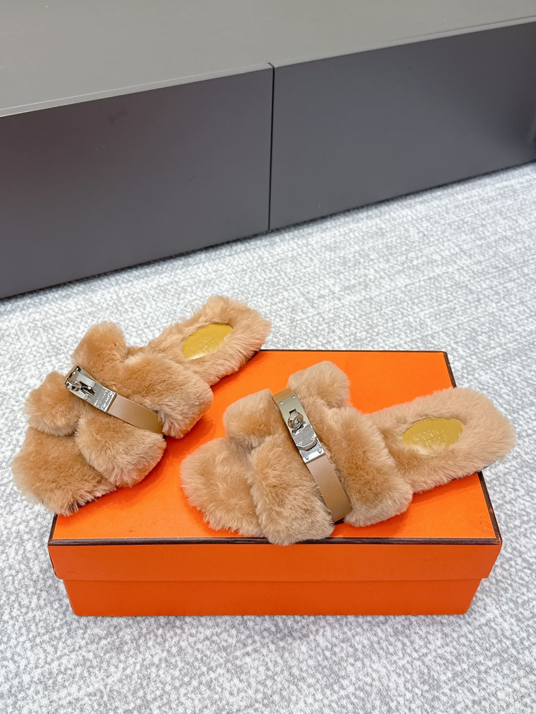 HM 25s H Shaped Slipper with Buckle Light Brown Shearling 462193