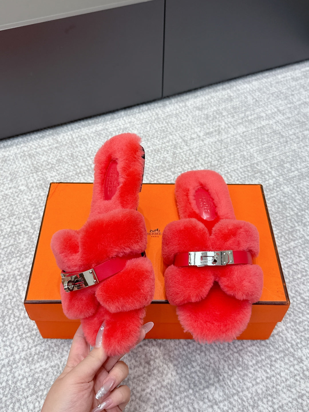 HM 25s H Shaped Slipper with Buckle Red Shearling 462198